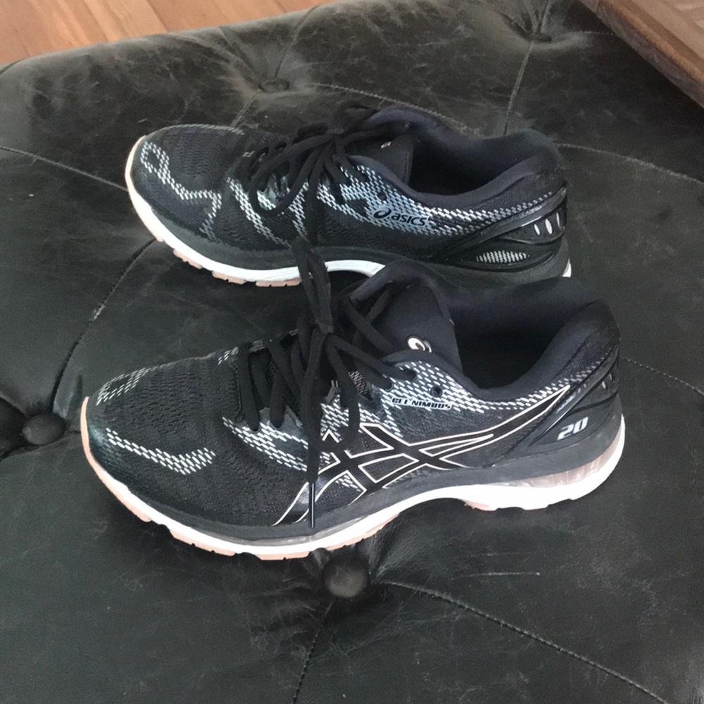 ASICS gel nimbus sz 8.5 in great condition